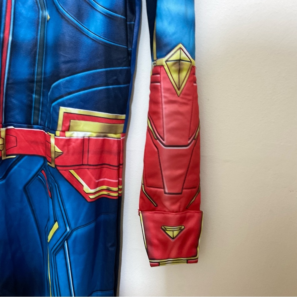 Captain Marvel Hero ~ Costume Halloween ~ 12/14 Role Play with Light Up Star! - Picture 4 of 16